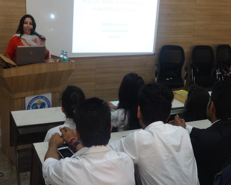 KR Mangalam University, School of Legal Studies Campus with Facilities photo 12